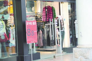 秋裝上市即打折促銷 服裝行業(yè)營(yíng)利模式轉(zhuǎn)向高性價(jià)比